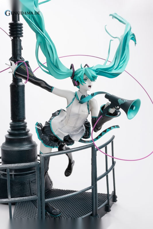 GoodSmile 20th Anniversary Book -Hatsune Miku Love is War Refine Ver.- (BOOK)
