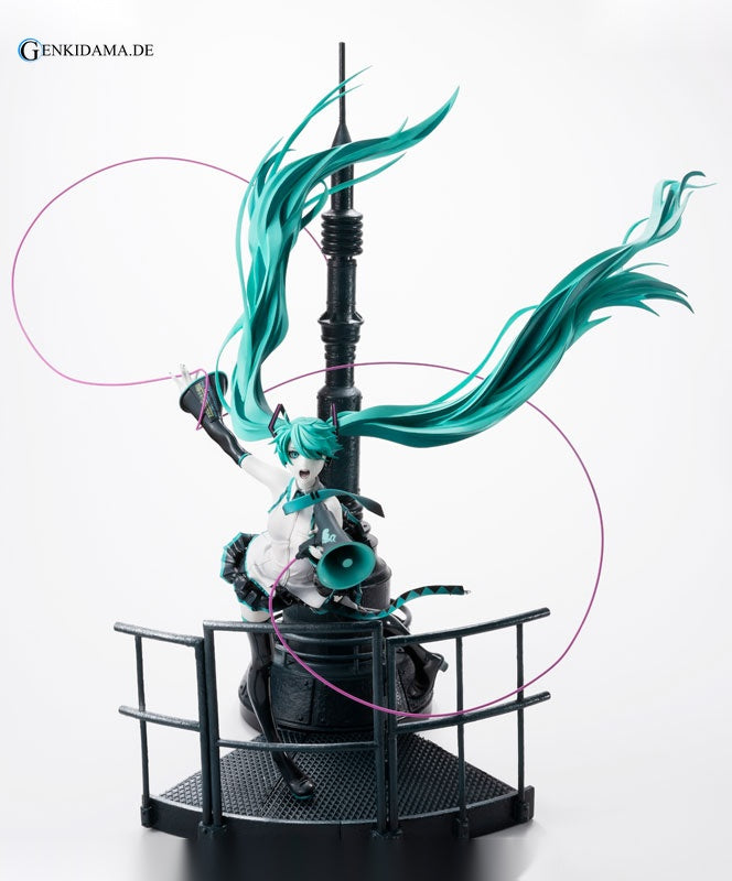 GoodSmile 20th Anniversary Book -Hatsune Miku Love is War Refine Ver.- (BOOK)