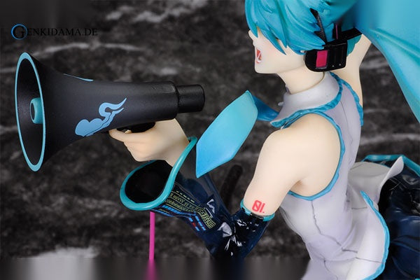 Character Vocal Series 01. Hatsune Miku Love is War ver. (Regular Edition)