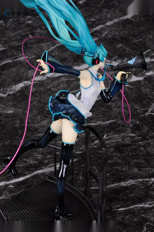 Character Vocal Series 01. Hatsune Miku Love is War ver. (Regular Edition)