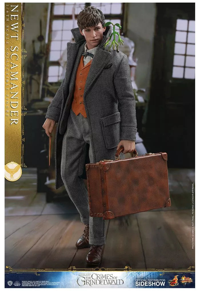 Newt Scamander 1/6 Scale Collectible Figure – Hot Toys (Fantastic Beasts: The Crimes of Grindelwald) - Anime Figuren günstig kaufen