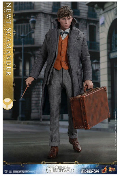 Newt Scamander 1/6 Scale Collectible Figure – Hot Toys (Fantastic Beasts: The Crimes of Grindelwald) - Anime Figuren günstig kaufen