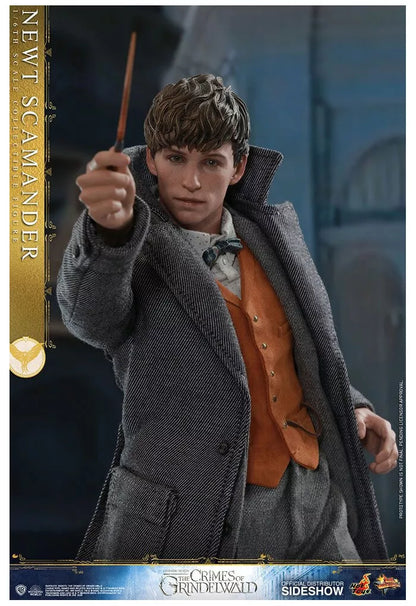 Newt Scamander 1/6 Scale Collectible Figure – Hot Toys (Fantastic Beasts: The Crimes of Grindelwald) - Anime Figuren günstig kaufen