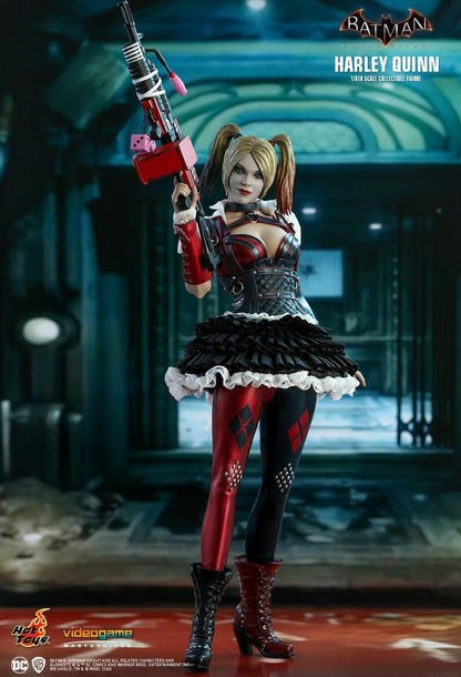 Harley Quinn aus Batman: Arkham Knight von Hot Toys