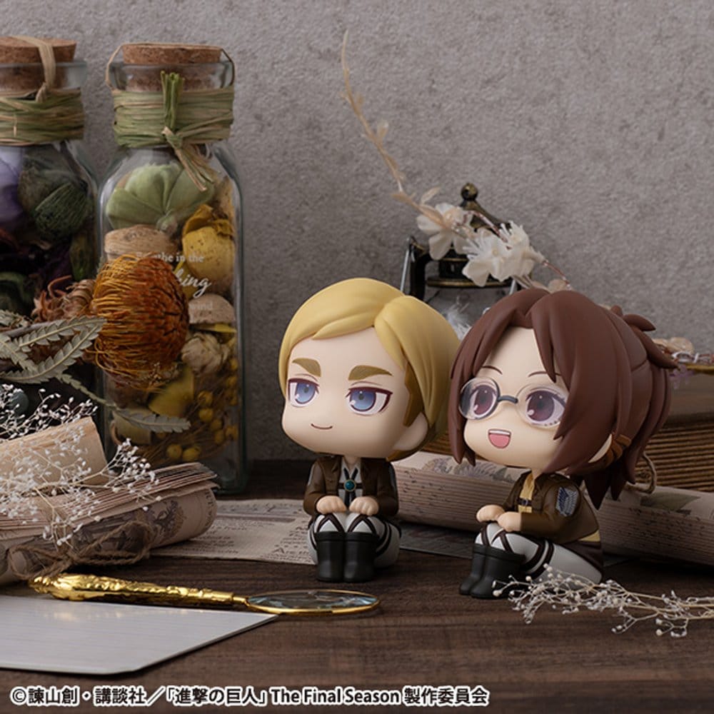 Hange Zoe & Erwin Smith (with gift) Look Up MegaHouse